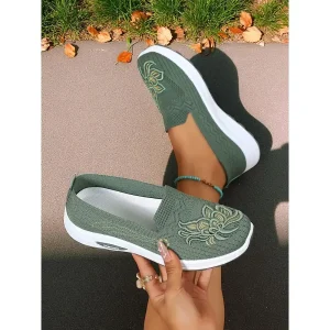 Women's Green Flyknit Slip-On Walking Shoes with Embroidery